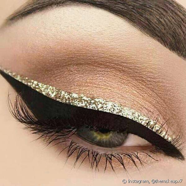 Que tal um tra?ado dourado para abrir o look e caprichar o delineado? (Foto: Instagram @themakeupx7)